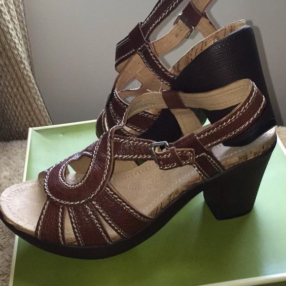 naturalizer chunky heel